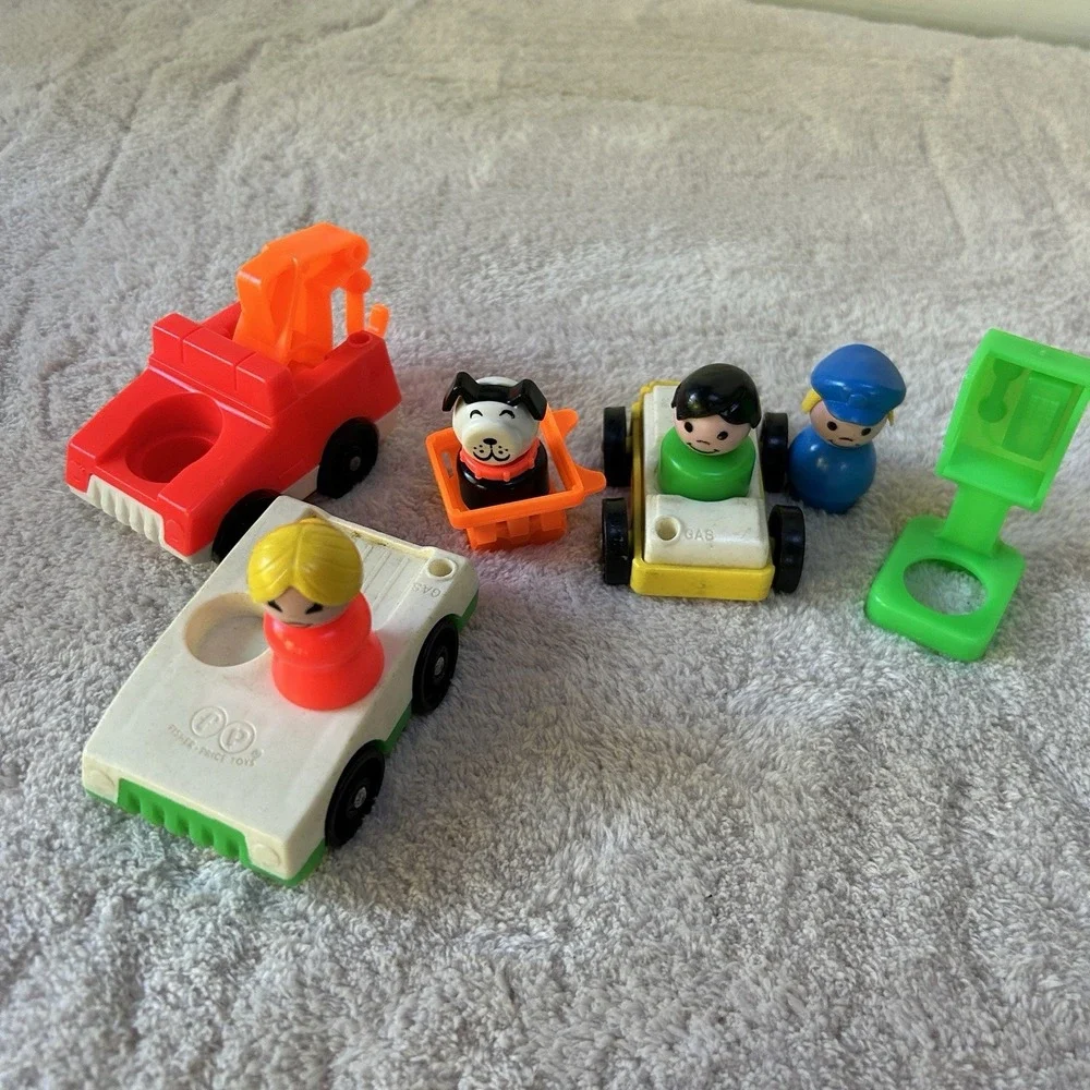Fisher Price Vintage Little People Mini Mart #2580 With Cars People Figures EUC